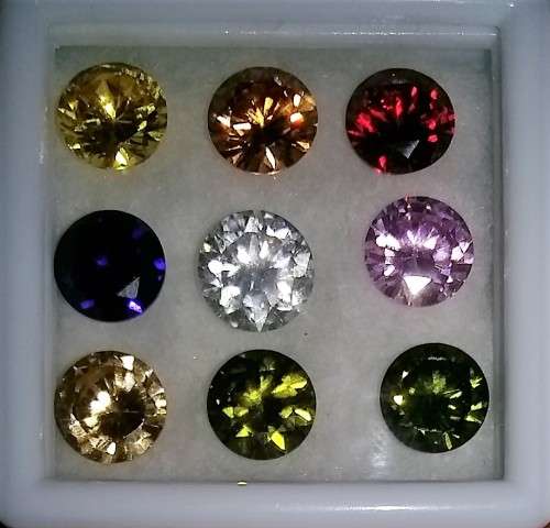 Cubic Zirconia +- 3.0 carat Cabochons, Grade A, Faceted, Diamond Excellent !!! R each