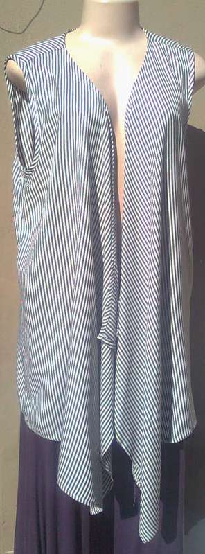 ELEGANT SLEEVELESS JACKET FOR THE FULLER FIGURE- SIZE:  22