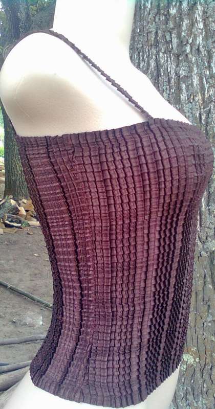 BEAUTIFUL LADIES TOP- SIZE MEDIUM