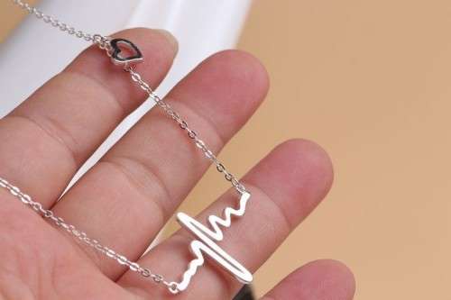 ROMANTIC ELECTRIC WAVE HEART NECKLACE