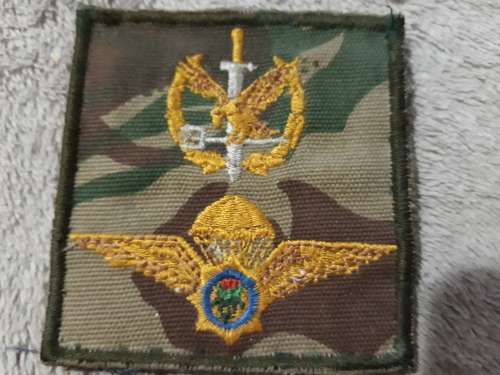 SAPS- SPECIAL TASK FORCE POST 1994 SPECIAL FORCES PARRA WINGS AND OPERATOR'S BADGE, ClOTH CAMOUFLAGE