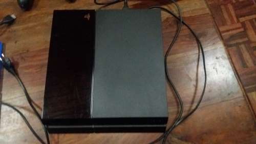PS4 500GB + PS4 controller  + 3 games