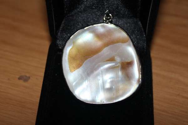 Natural pearl shell pendant