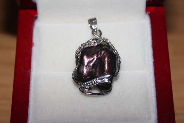 baroque style pearl pendant