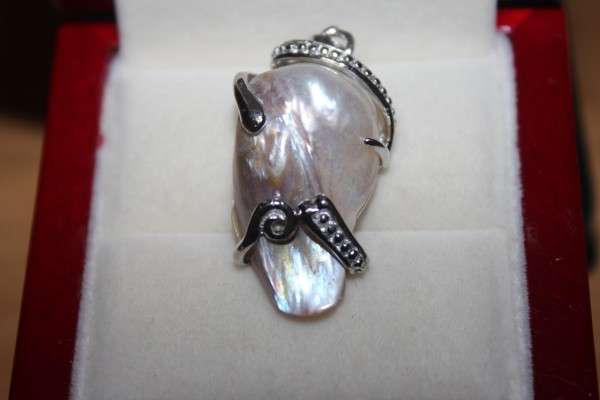 baroque style pearl pendant