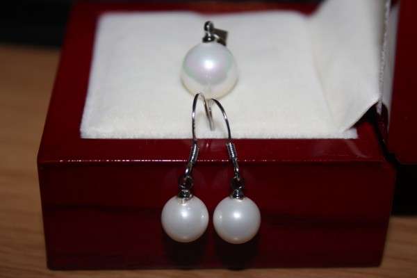 southeast Asia Shell pearl earrings and Pendant
