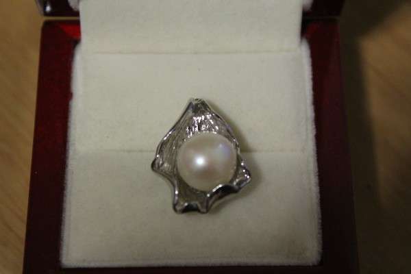 10mm pearl Pendant