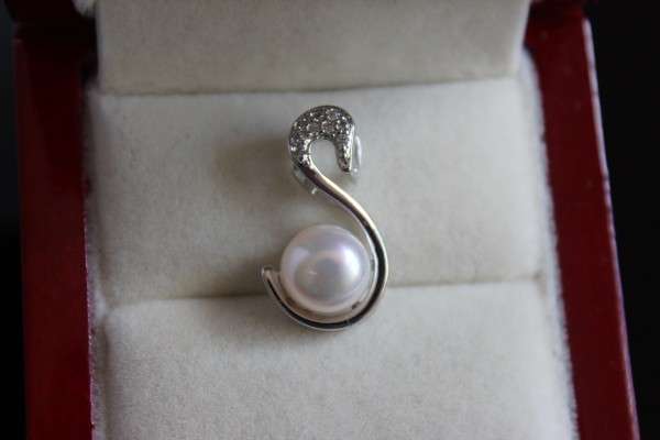 8mm pearl Pendant