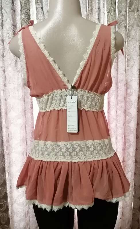 Pretty Sleeveless Top With Lace