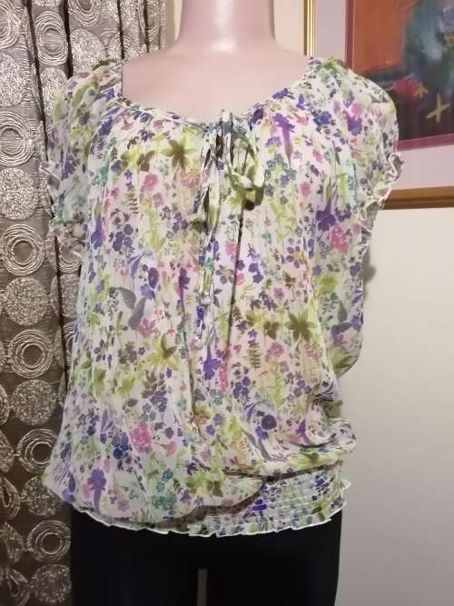 Loose multicoloured top with ribbed bottom