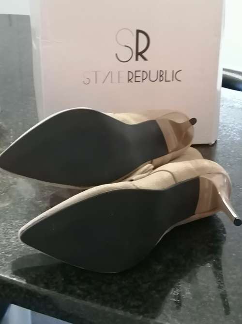Taupe Boot With Bow Detail
