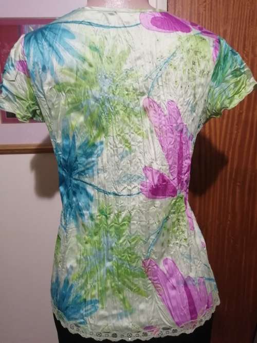 Pretty Queens Park Colored Top