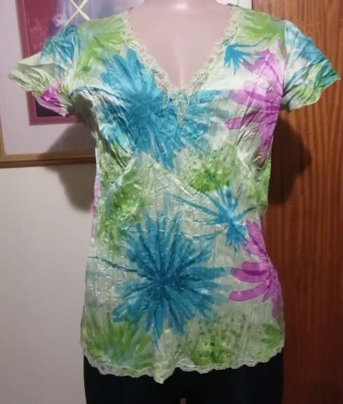 Pretty Queens Park Colored Top