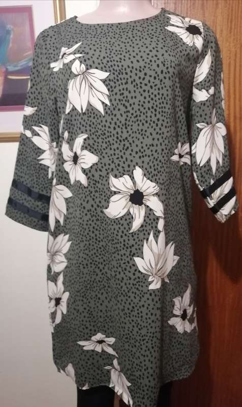 Olive Green Flower Dress With 3/4 Sleeves
