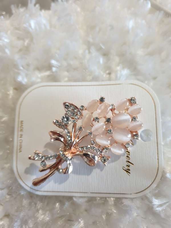Rhinestone & Cat Eye Stone Decor Brooch