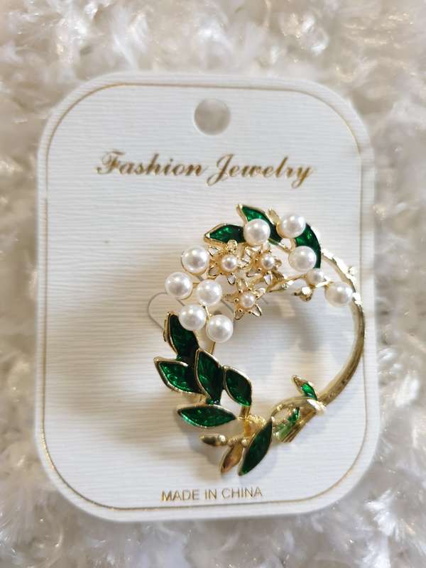 Green Leaf and Faux Pearl Brooch