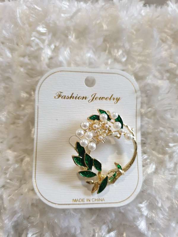 Green Leaf and Faux Pearl Brooch
