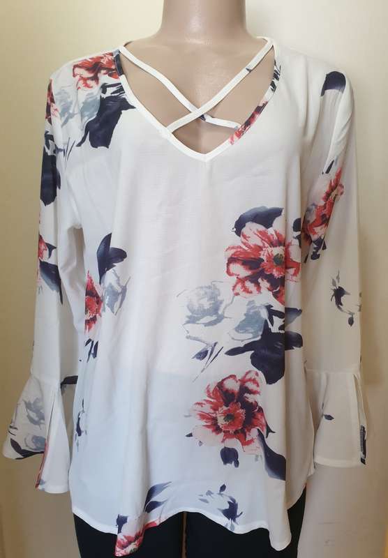 Stella Morgan White Top With Flowers
