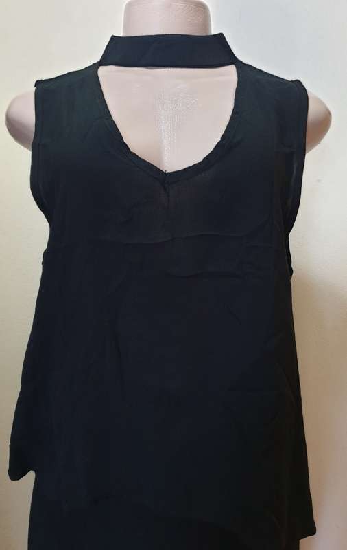 Black Sleeveless Chocker Blouse
