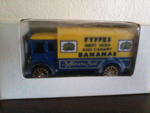 CORGI FYFFES BANANAS LORRY  No:32-101