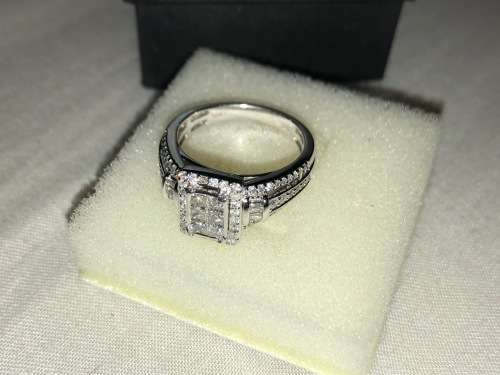 JAW DROPPING [R79855] INVISIBLE [VS] DESIGN [1.505ct] DIAMOND RING [4.992g] WHITE GOLD
