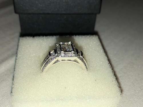 JAW DROPPING [R79855] INVISIBLE [VS] DESIGN [1.505ct] DIAMOND RING [4.992g] WHITE GOLD