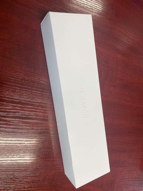 Apple Watch Series 5 40mm - Cracked Screen - Fully Functional - RELIST DUE TO TIME WASTER
