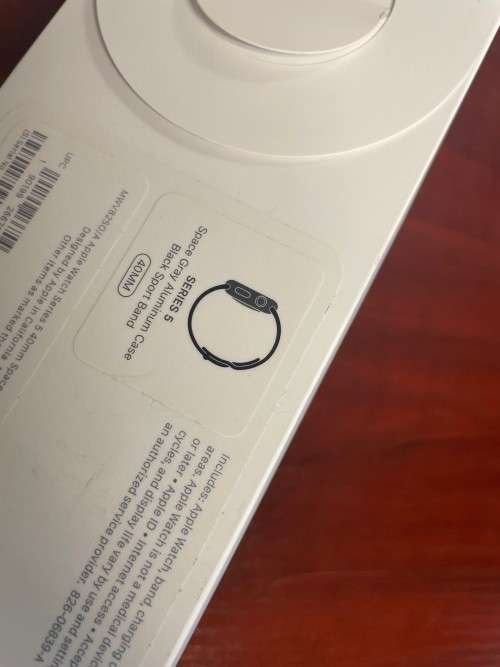 Apple Watch Series 5 40mm - Cracked Screen - Fully Functional - RELIST DUE TO TIME WASTER