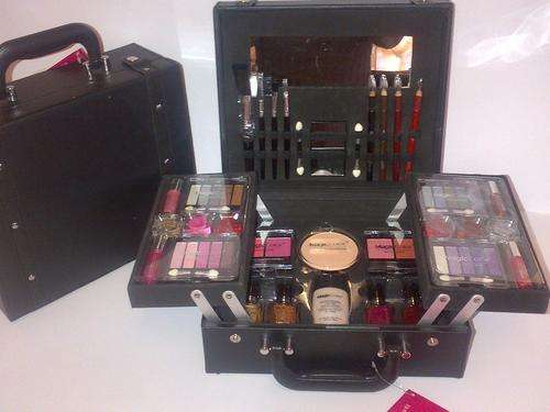 Make Up Set in Case - Black