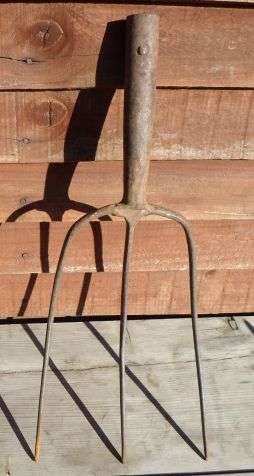 OLD PITCHFORK FRONT