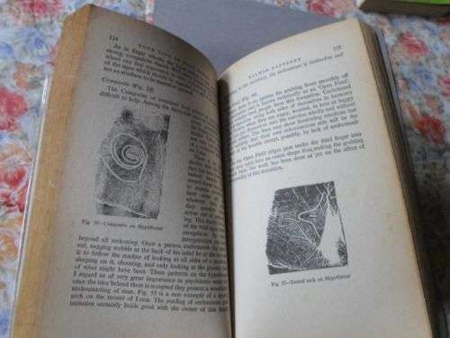 A MODERN GUIDE TO PALMISTRY - YOUR LIFE IN YOUR HANDS - BERYL HUTCHINSON