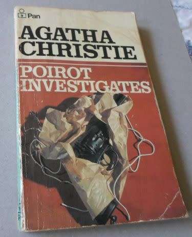 POIROT INVESTIGATES - AGATHA CHRISTIE