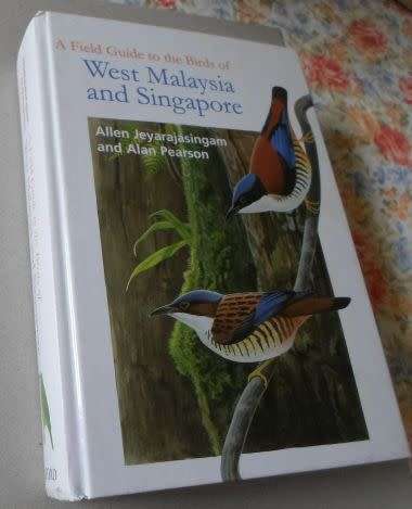 A FIELD GUIDE TO THE BIRDS OF WEST MALAYSIA AND SINGAPORE - ALLEN JEYARAJASINGAM AND ALAN PEARSON