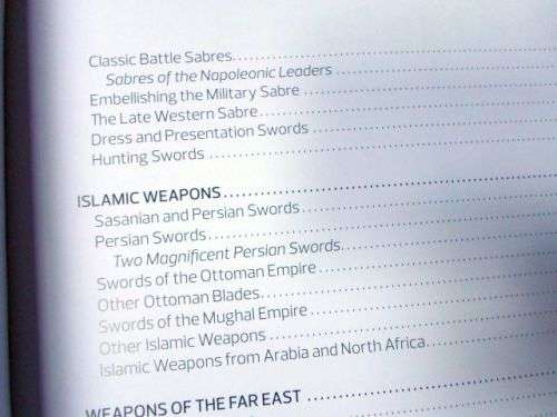 THE ILLUSTRATED HISTORY OF WEAPONS - SWORDS , SPEARS & MACES - DAVID SOUD (  weight 1 kg )