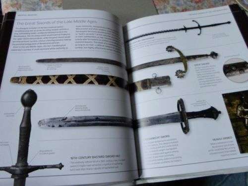 THE ILLUSTRATED HISTORY OF WEAPONS - SWORDS , SPEARS & MACES - DAVID SOUD (  weight 1 kg )