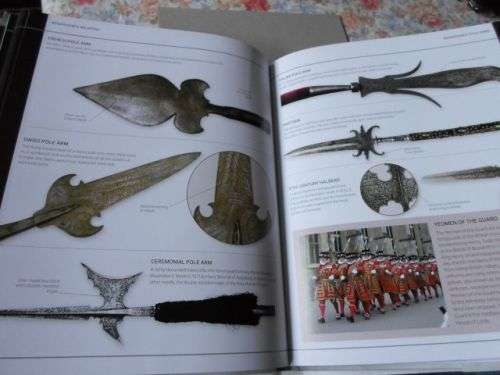 THE ILLUSTRATED HISTORY OF WEAPONS - SWORDS , SPEARS & MACES - DAVID SOUD (  weight 1 kg )