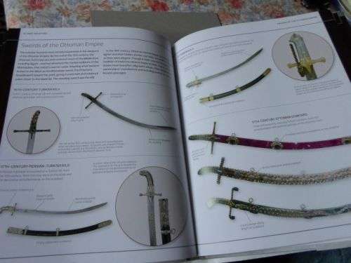THE ILLUSTRATED HISTORY OF WEAPONS - SWORDS , SPEARS & MACES - DAVID SOUD (  weight 1 kg )