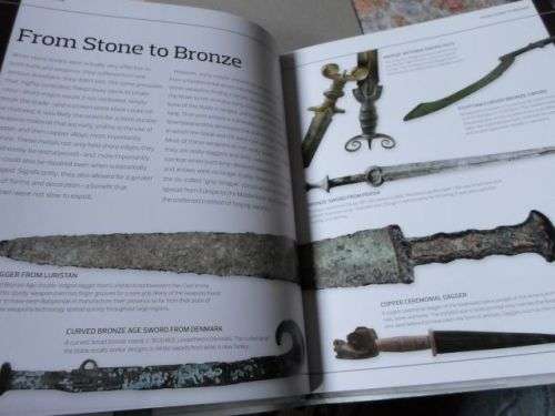 THE ILLUSTRATED HISTORY OF WEAPONS - SWORDS , SPEARS & MACES - DAVID SOUD (  weight 1 kg )