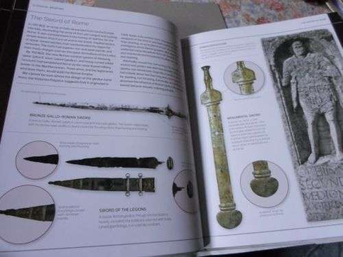 THE ILLUSTRATED HISTORY OF WEAPONS - SWORDS , SPEARS & MACES - DAVID SOUD (  weight 1 kg )