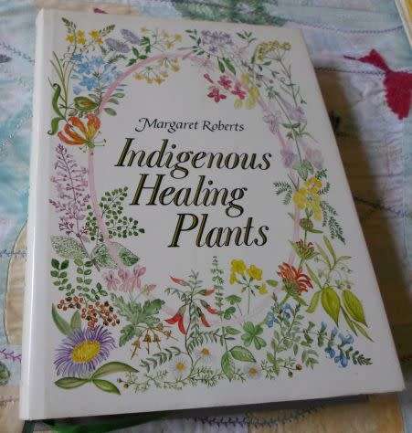 INDIGENOUS HEALING PLANTS - MARGARET ROBERTS (  weight 1,5 kg )