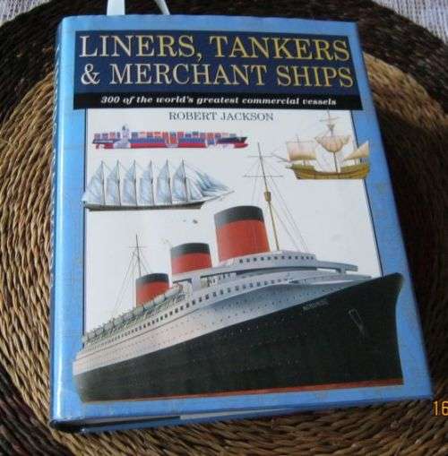 LINERS, TANKERS & MERCHANT SHIPS - 300 OF THE WORLD`S GREATEST COMMERCIAL VESSELS - ROBERT JACKSON