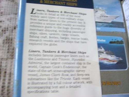 LINERS, TANKERS & MERCHANT SHIPS - 300 OF THE WORLD`S GREATEST COMMERCIAL VESSELS - ROBERT JACKSON