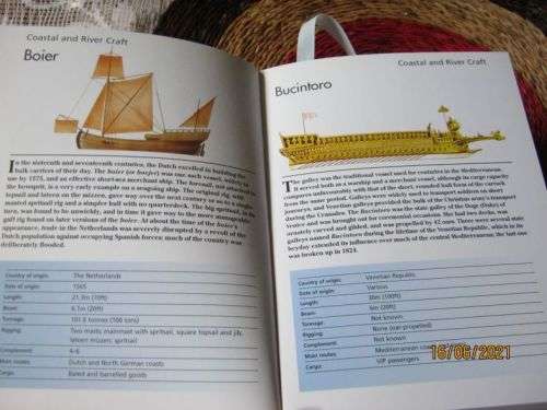 LINERS, TANKERS & MERCHANT SHIPS - 300 OF THE WORLD`S GREATEST COMMERCIAL VESSELS - ROBERT JACKSON
