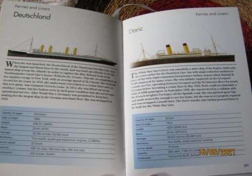 LINERS, TANKERS & MERCHANT SHIPS - 300 OF THE WORLD`S GREATEST COMMERCIAL VESSELS - ROBERT JACKSON