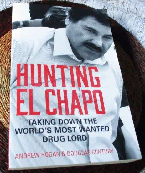 HUNTING EL CHAPO - TAKING DOWN THE WORLD`S MOST WANTED DRUG LORD - ANDREW HOGAN & DOUGLAS CENTURY