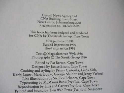 COOKING THE SOUTH AFRICAN WAY - TWO HUNDRED TRADITIONAL RECIPES - MAGDALEEN VAN WYK