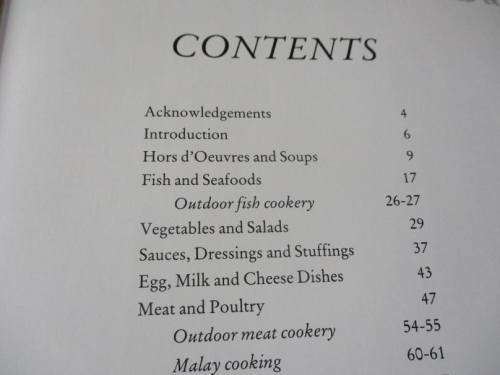 COOKING THE SOUTH AFRICAN WAY - TWO HUNDRED TRADITIONAL RECIPES - MAGDALEEN VAN WYK
