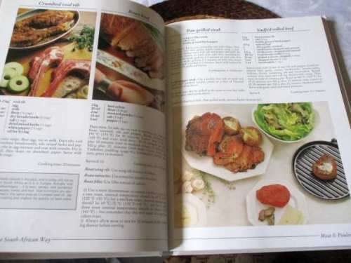 COOKING THE SOUTH AFRICAN WAY - TWO HUNDRED TRADITIONAL RECIPES - MAGDALEEN VAN WYK