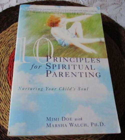 10 PRINCIPLES OF SPIRITUAL PARENTING - NURTURING YOUR CHILD`S SOUL - MIMI DOE WITH MARSH WALCH, PH.D