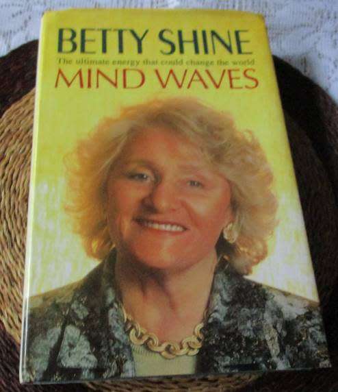 MIND WAVES - THE ULTIMATE ENERGY THAT COULD CHANGE THE WORLD - BETTY SHINE